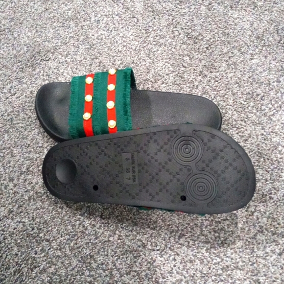 Woman Green and Red Slipper with Pearl Accents - Picture 3 of 3